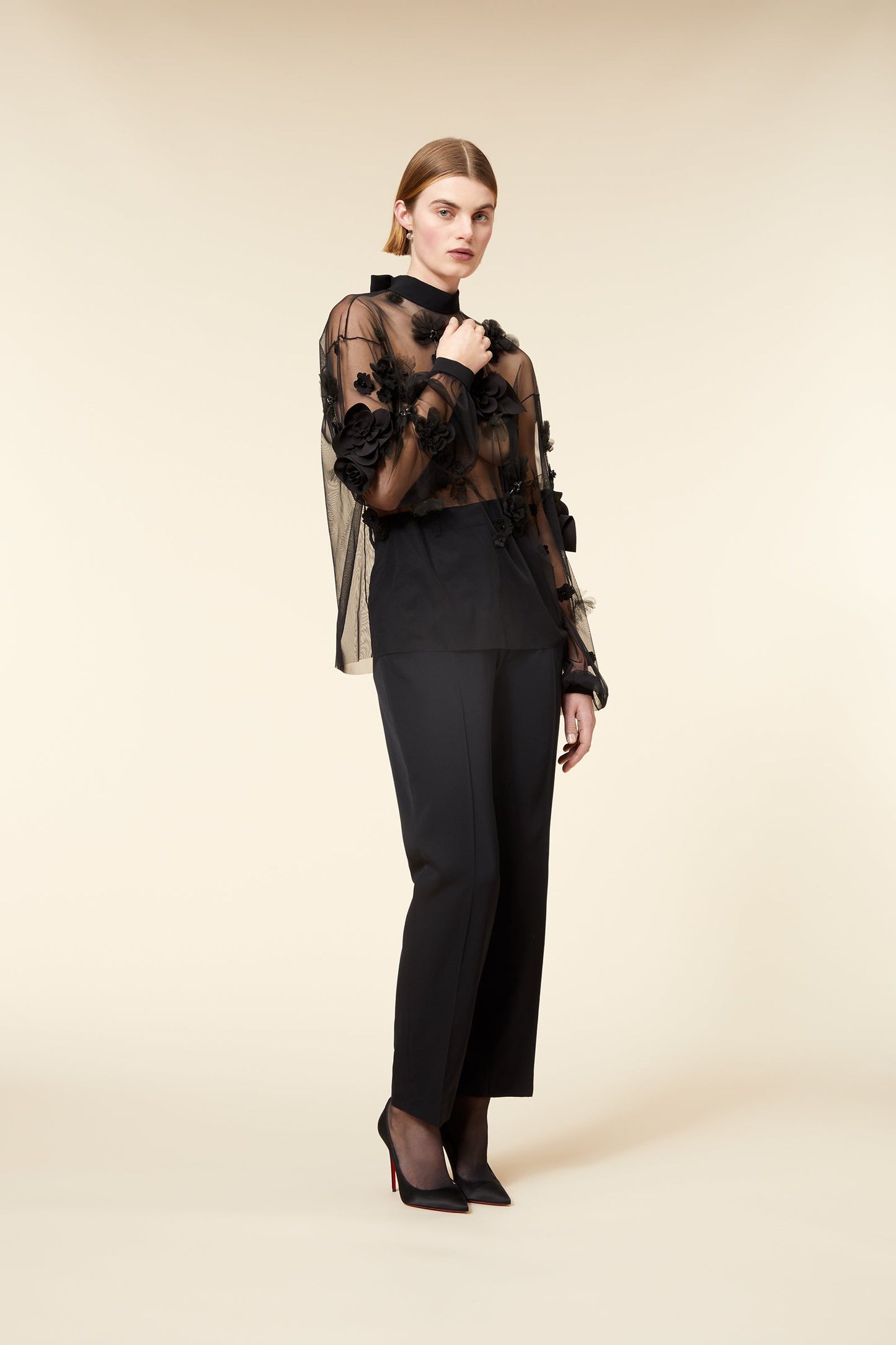 FLORAL EMBROIDERY LONG SLEEVE TOP
